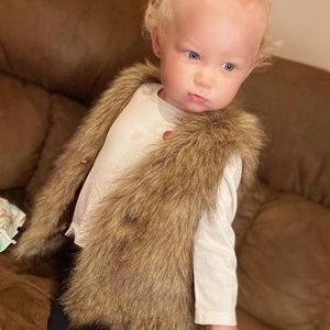 Meet your Posher, Nickie